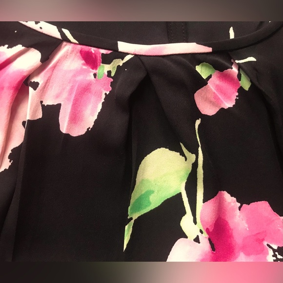 ST JOHN Stretchy Silk Floral Sleeveless Top - Picture 3 of 7